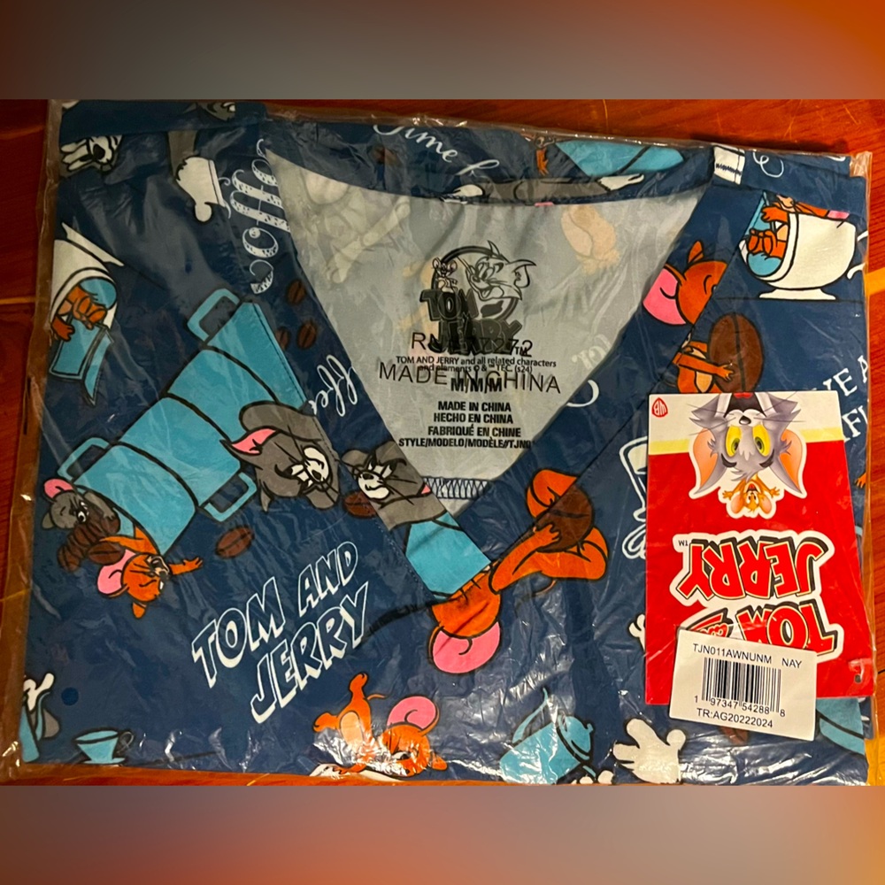 Medium scrub top